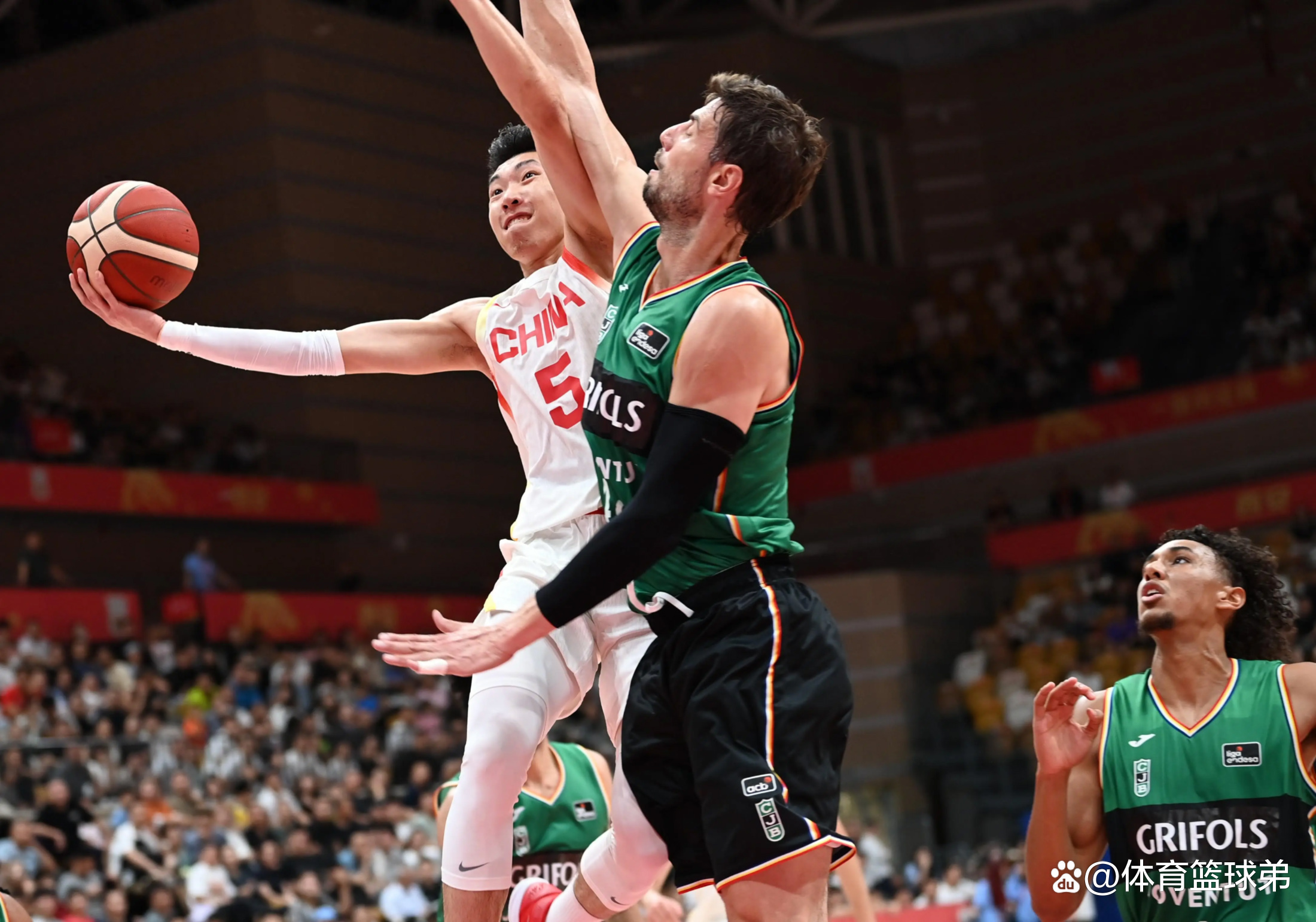 今晨体能课后,费城76人伤情更新备战意甲,底气十足,控场能力受关注 今晨体能课后,费城76人伤情更新备战意甲,底气十足,控场能力受关注