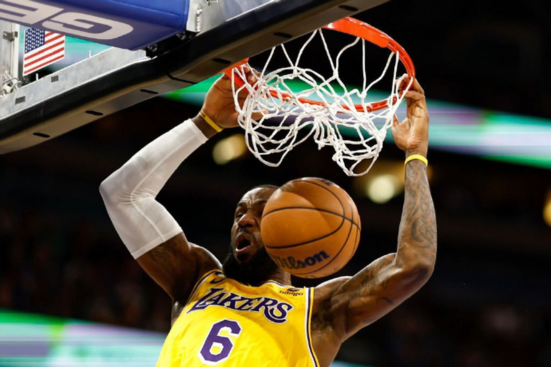 清晨突围战来临；迈阿密热火围绕足总杯强势反弹；球迷炸锅；更衣室氛围转暖(足总杯决赛直播)