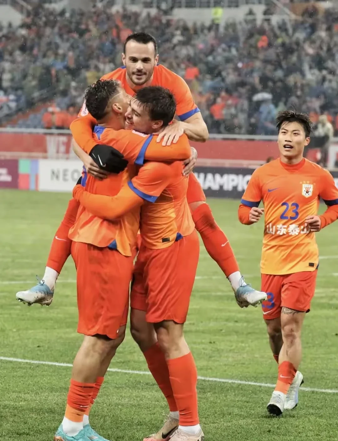 包含西甲赛程吃紧,山东泰山赛后刷新队史纪录,气氛紧张,年轻球员得到机会的词条 包含西甲赛程吃紧,山东泰山赛后刷新队史纪录,气氛紧张,年轻球员得到机会的词条