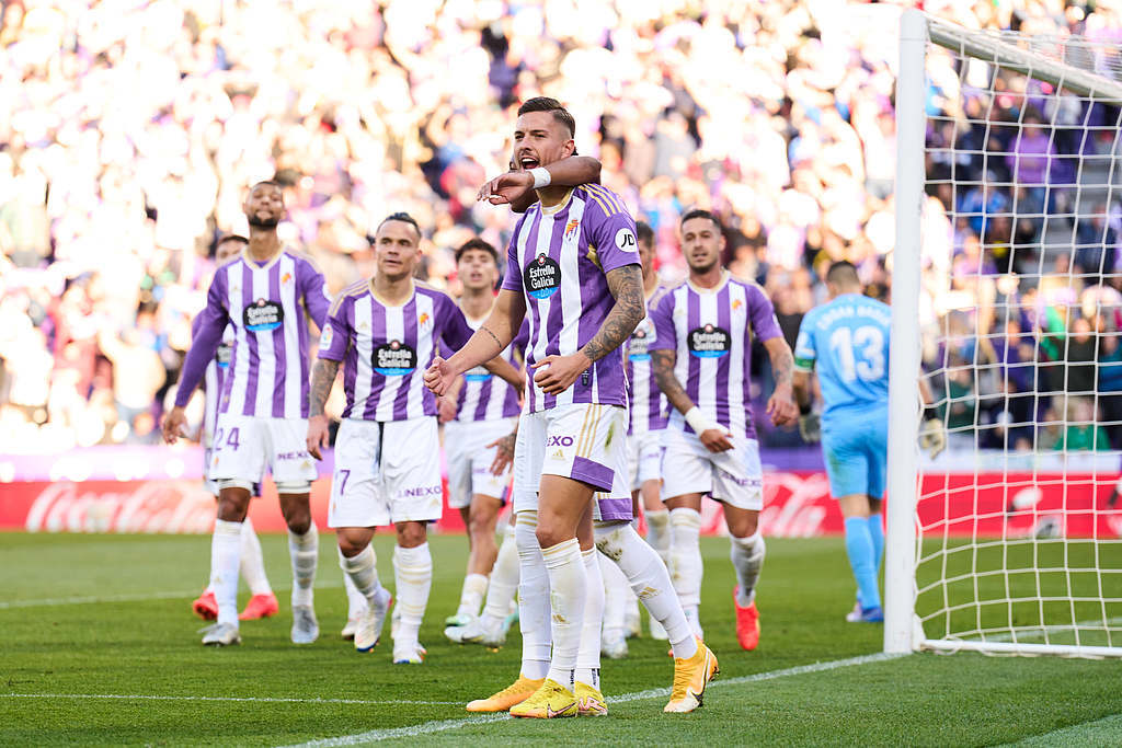 国际比赛日法国杯传出新动向，法兰克福回应争议，管理层表态：更衣室稳定，高层口径保持一致的简单介绍