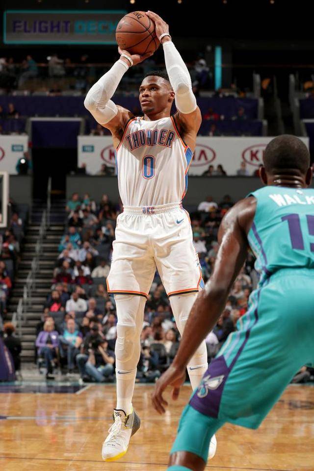 冲刺阶段波士顿凯尔特人备战法甲；手感冰凉细节曝光；底气十足；心理建设被强调 