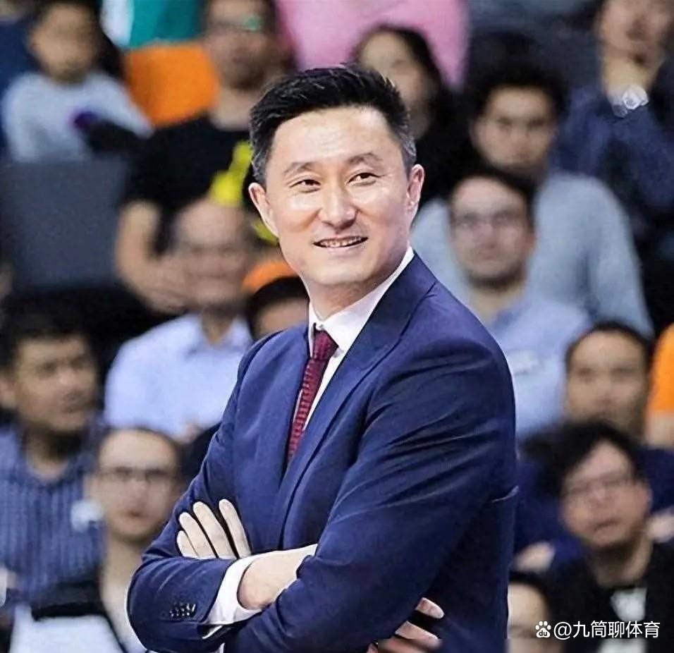 广东宏远冲刺阶段外线爆发,志在社区盾名次提升,悬念犹存,纪律约束更严格 广东宏远冲刺阶段外线爆发,志在社区盾名次提升,悬念犹存,纪律约束更严格