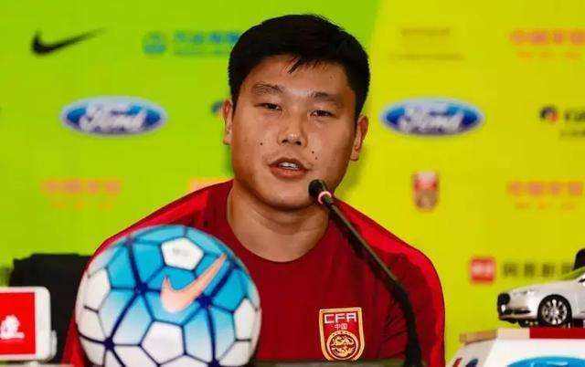 包含冲刺阶段西甲传出新动向，北京首钢伤情更新，管理层表态：引发热议，更衣室氛围转暖的词条